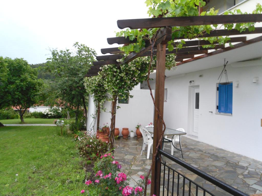 Yalis Studios Achladies (Skiathos) Exterior foto
